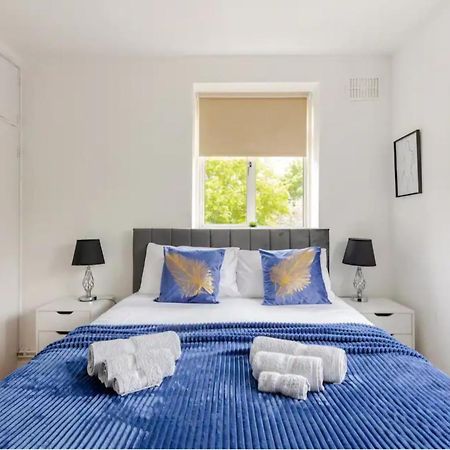 Spacious Two Bedroom Apartment In Battersea, Free Parking London Eksteriør billede