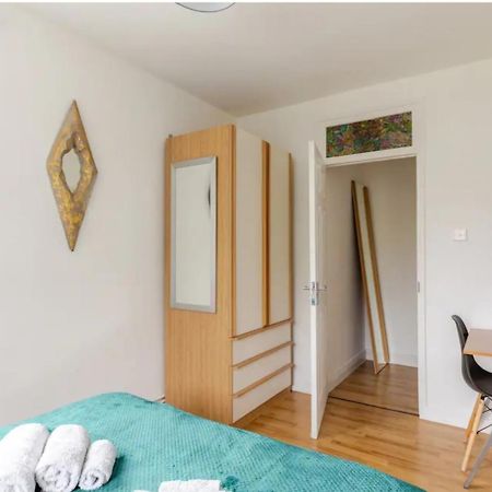Spacious Two Bedroom Apartment In Battersea, Free Parking London Eksteriør billede