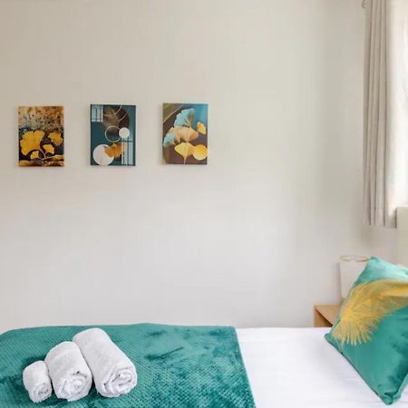 Spacious Two Bedroom Apartment In Battersea, Free Parking London Eksteriør billede