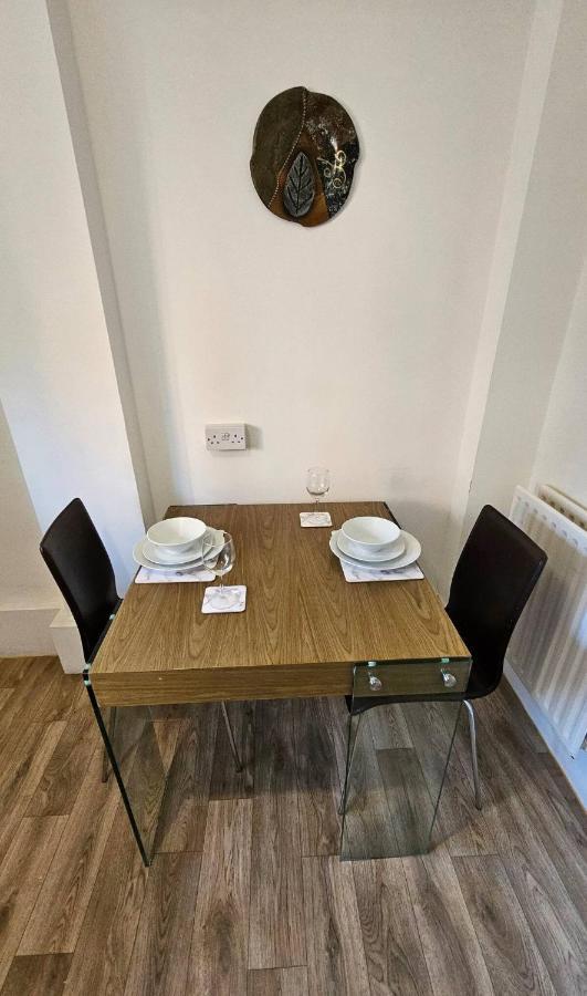 Spacious Two Bedroom Apartment In Battersea, Free Parking London Eksteriør billede