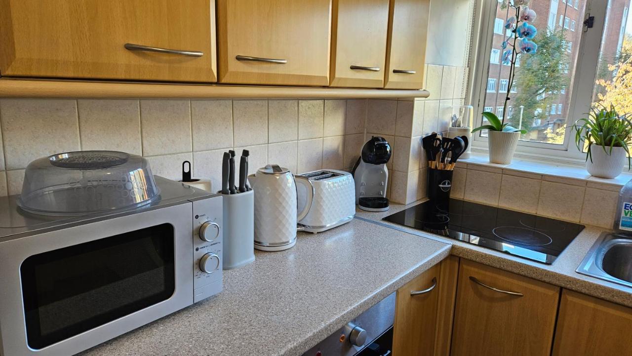 Spacious Two Bedroom Apartment In Battersea, Free Parking London Eksteriør billede