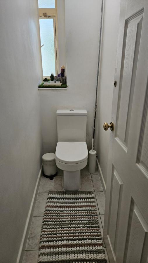 Spacious Two Bedroom Apartment In Battersea, Free Parking London Eksteriør billede