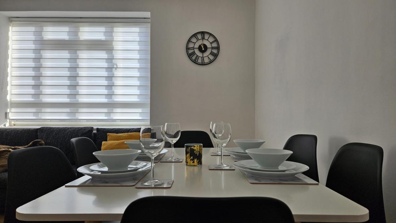 Spacious Two Bedroom Apartment In Battersea, Free Parking London Eksteriør billede