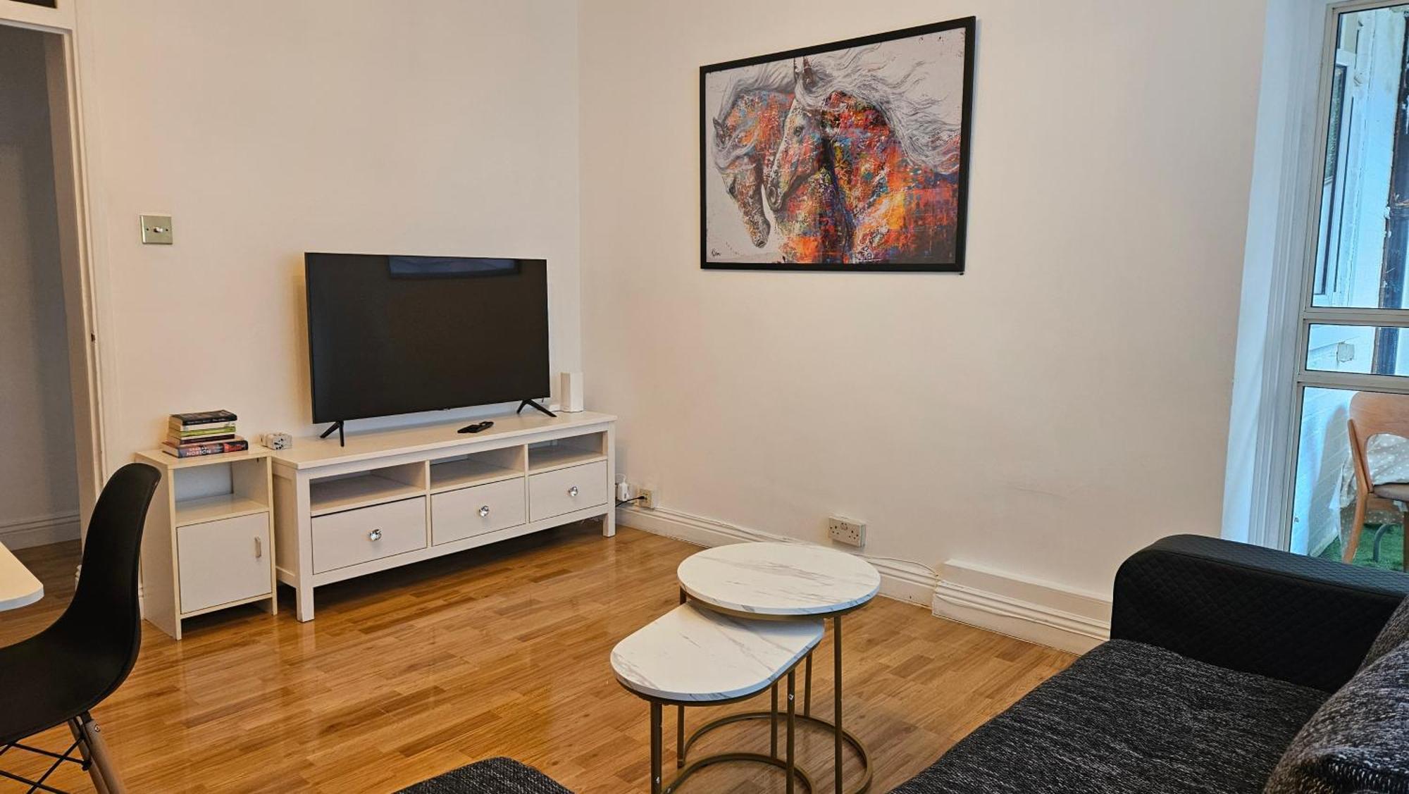 Spacious Two Bedroom Apartment In Battersea, Free Parking London Eksteriør billede
