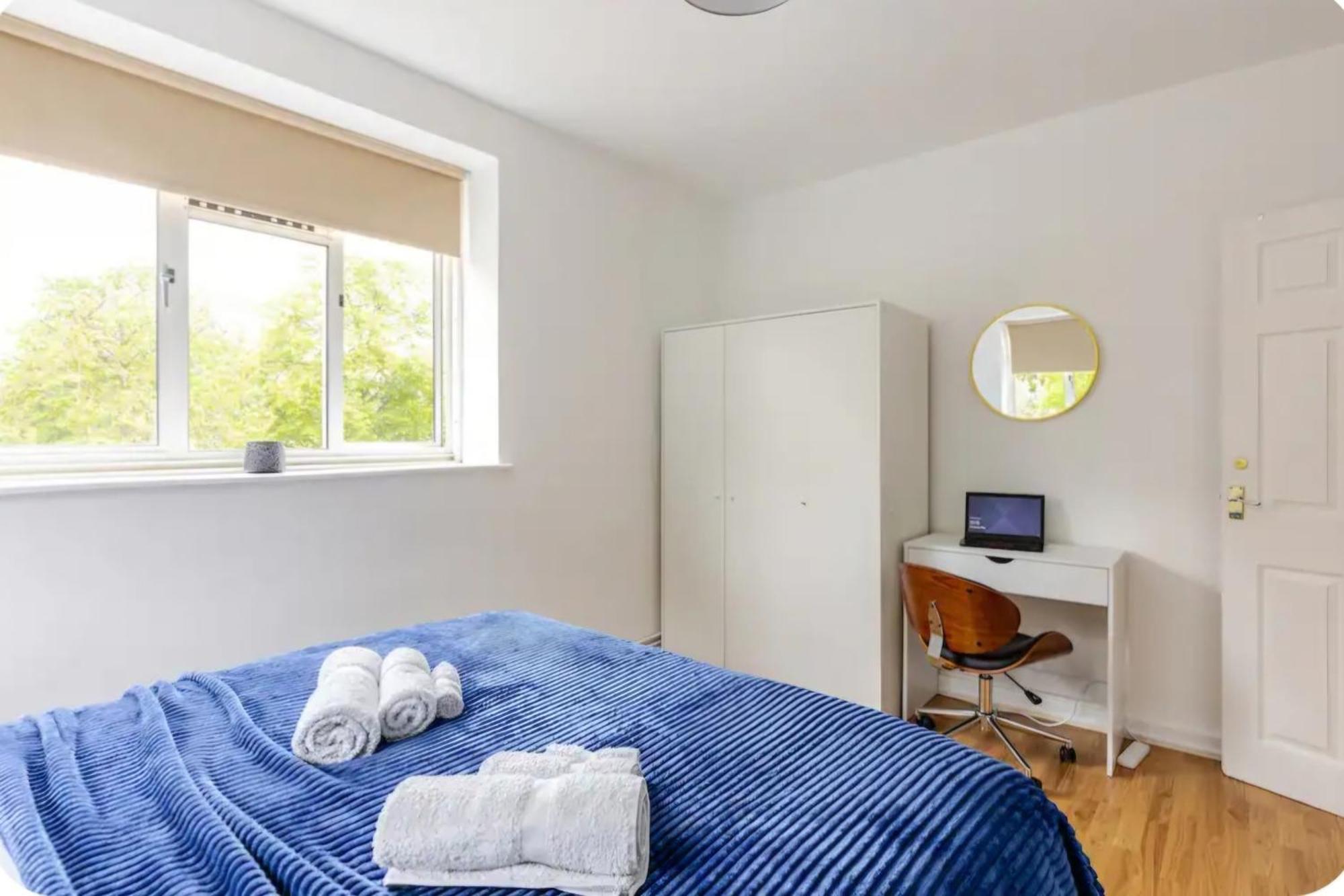 Spacious Two Bedroom Apartment In Battersea, Free Parking London Eksteriør billede