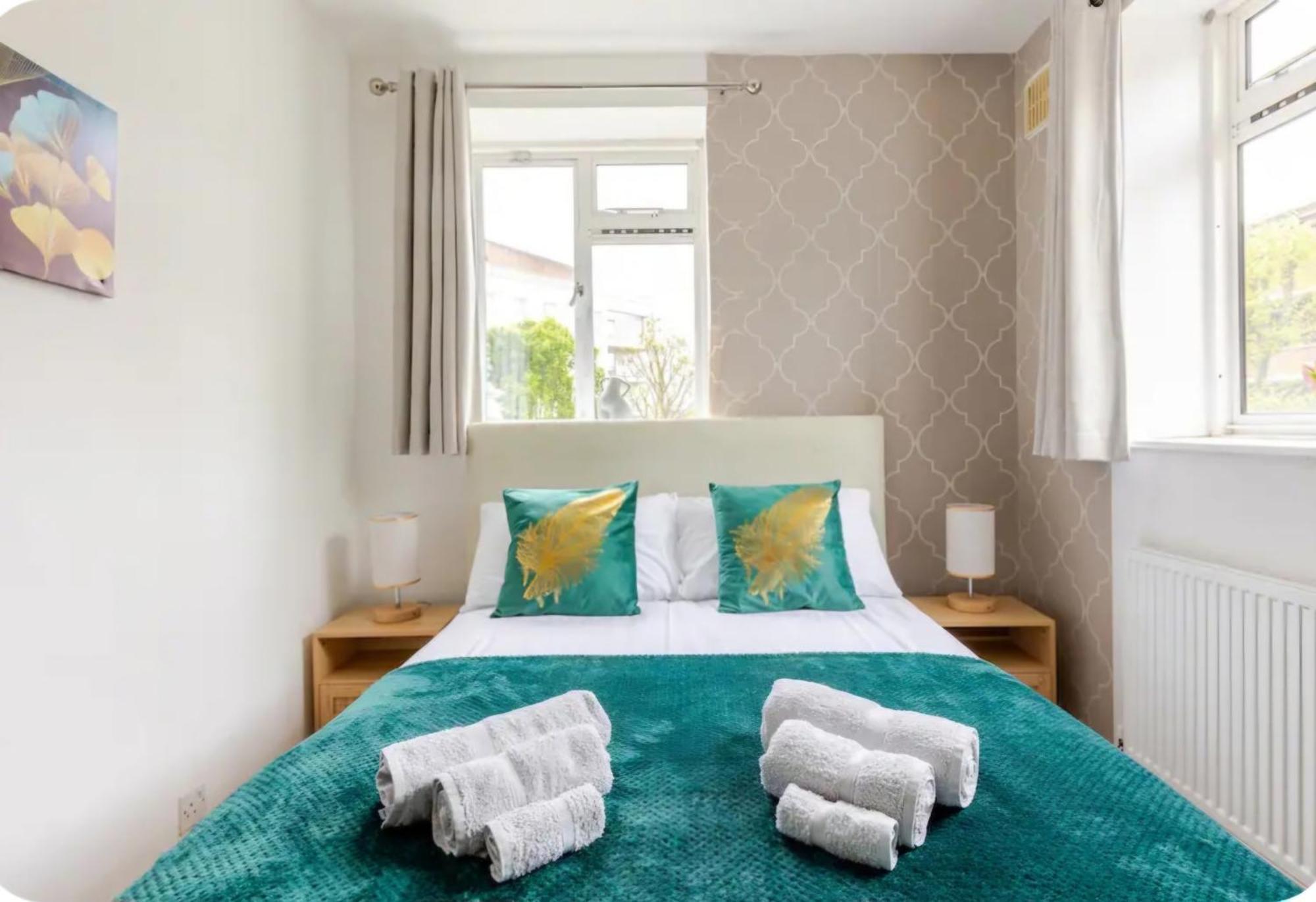 Spacious Two Bedroom Apartment In Battersea, Free Parking London Eksteriør billede