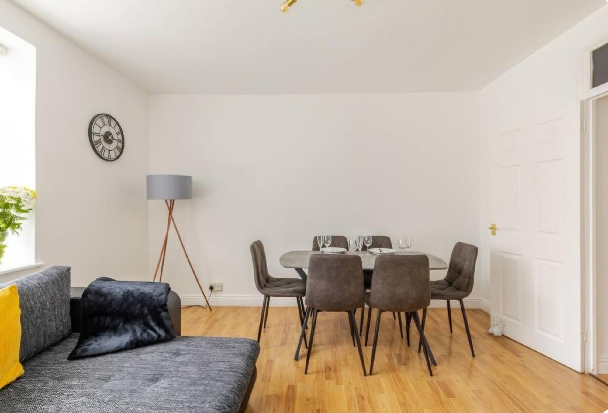 Spacious Two Bedroom Apartment In Battersea, Free Parking London Eksteriør billede